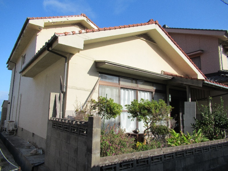 衣毘須神社の近くにある二階建ての一軒家