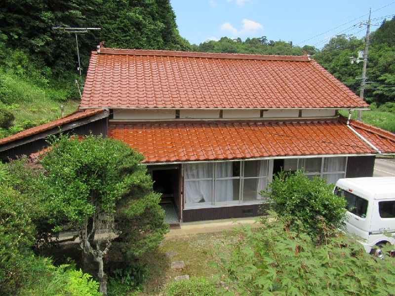 田畑が広がる山間にある平屋建ての一軒家 益田市空き家バンクナビ