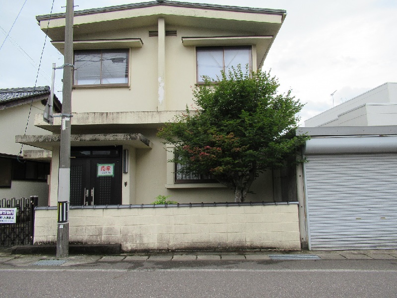 部屋数の多い二階建ての一軒家 益田市空き家バンクナビ