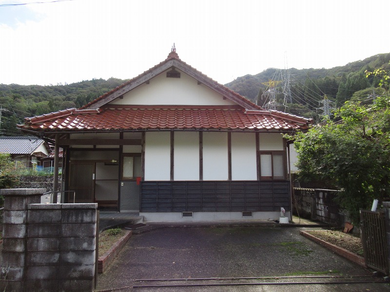 自然豊かな場所にある、平屋の一軒家