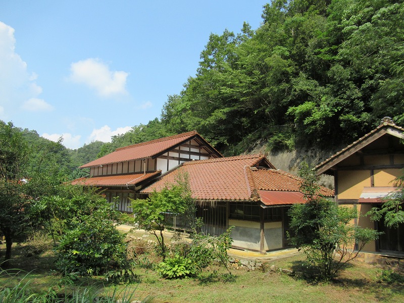 静かな場所にある、趣のある一軒家