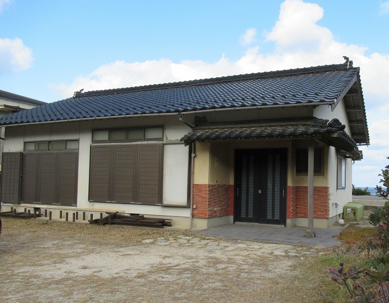 海沿いのコンパクトな平屋の一軒家